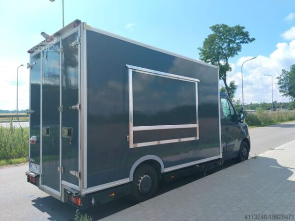 Renault Master Food Truck – Modern Build with Sleek Exterior - Image 9