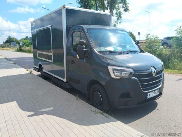 Renault Master Food Truck – Modern Build with Sleek Exterior - Image 5