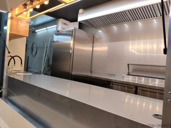 Renault Master Food Truck – Modern Build with Sleek Exterior - Image 7