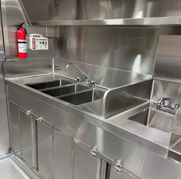 2019 Freightliner MT45 Food Truck - Image 4